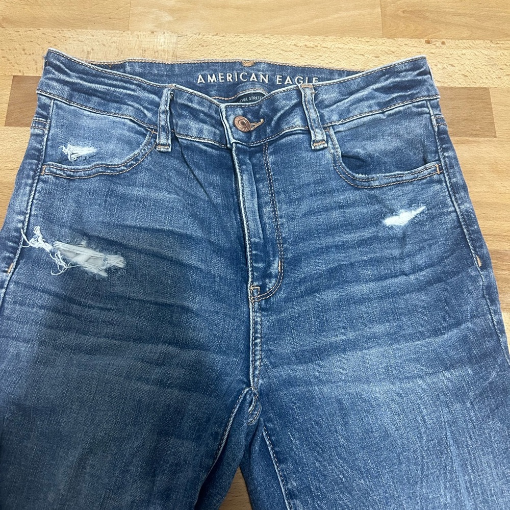 American Eagle Outfitters High Rise Blue Jeans with Distressed Details